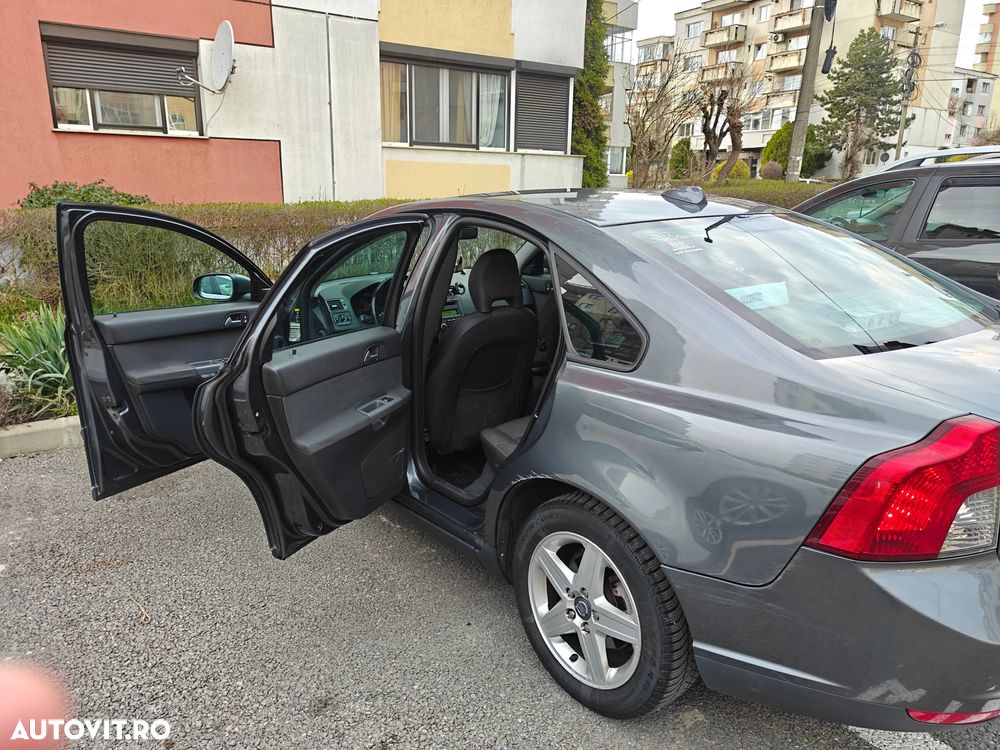 Volvo S40 2.0 D Momentum - 3