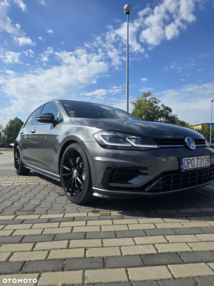 Volkswagen Golf - 1