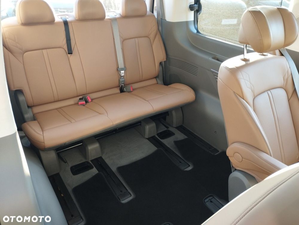 Hyundai Staria 1.6 T-GDI HEV Luxury - 16