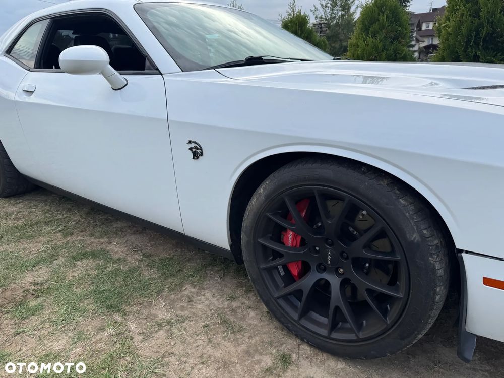 Dodge Challenger - 36