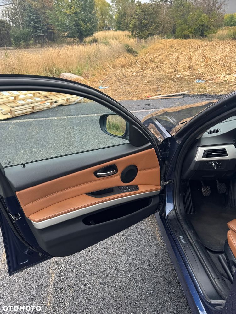 BMW Seria 3 320d Efficient Dynamics - 34