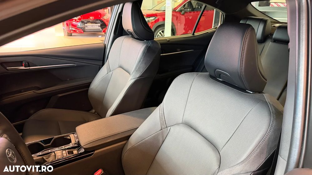 Toyota Camry - 28
