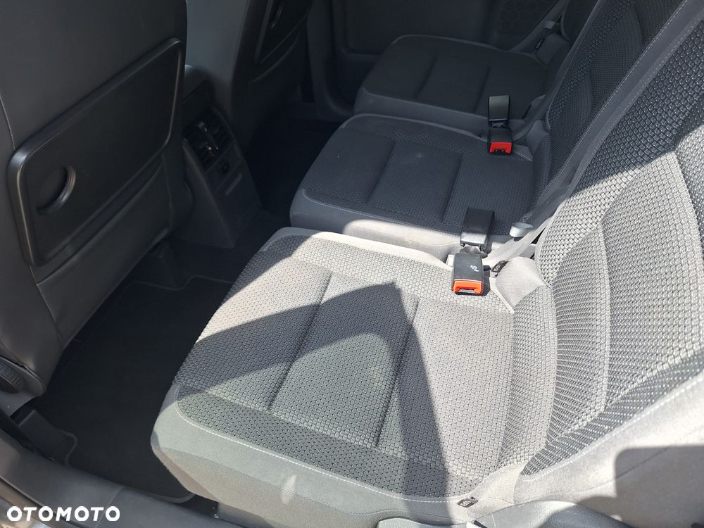 Volkswagen Touran - 17