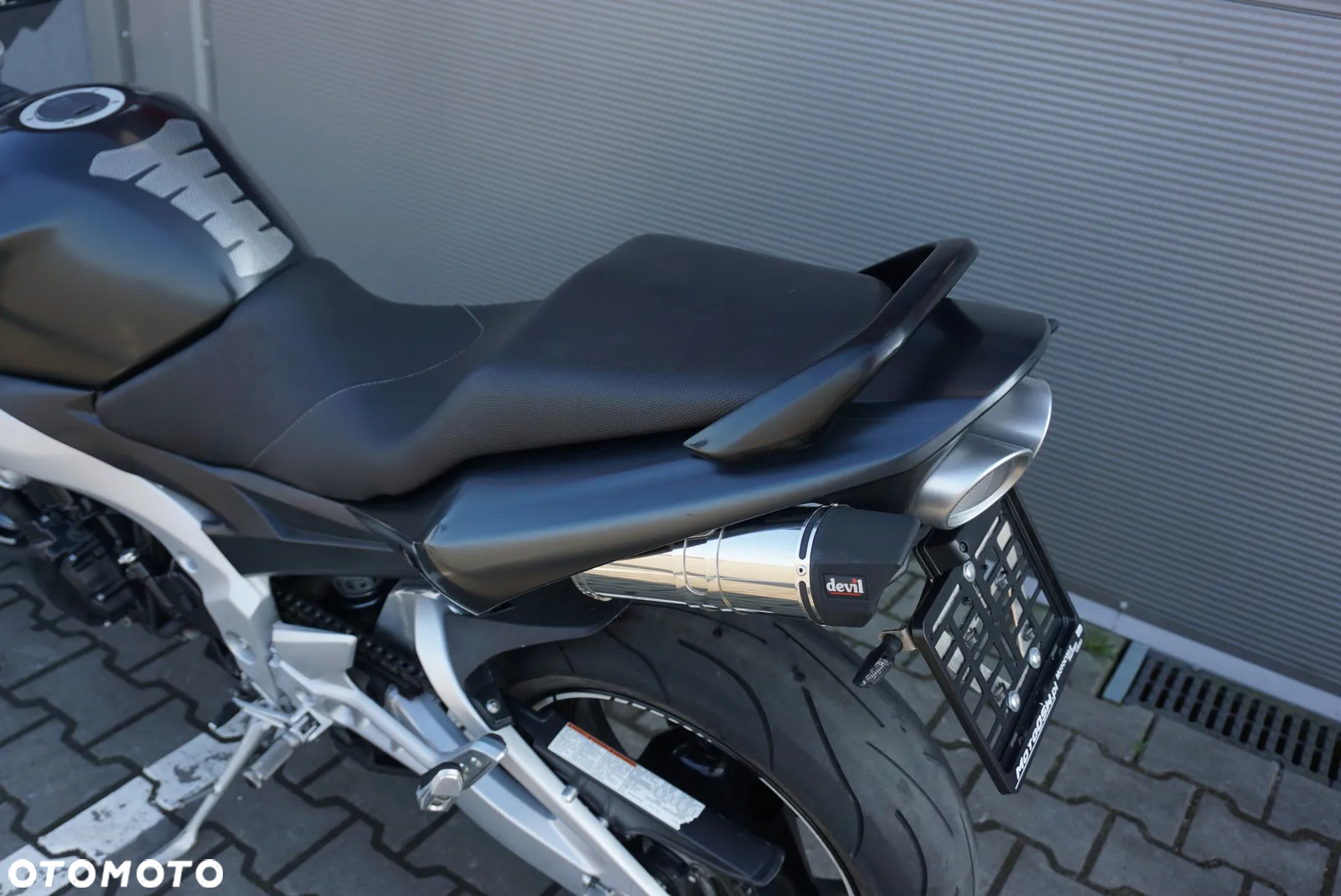 Suzuki GSR - 16