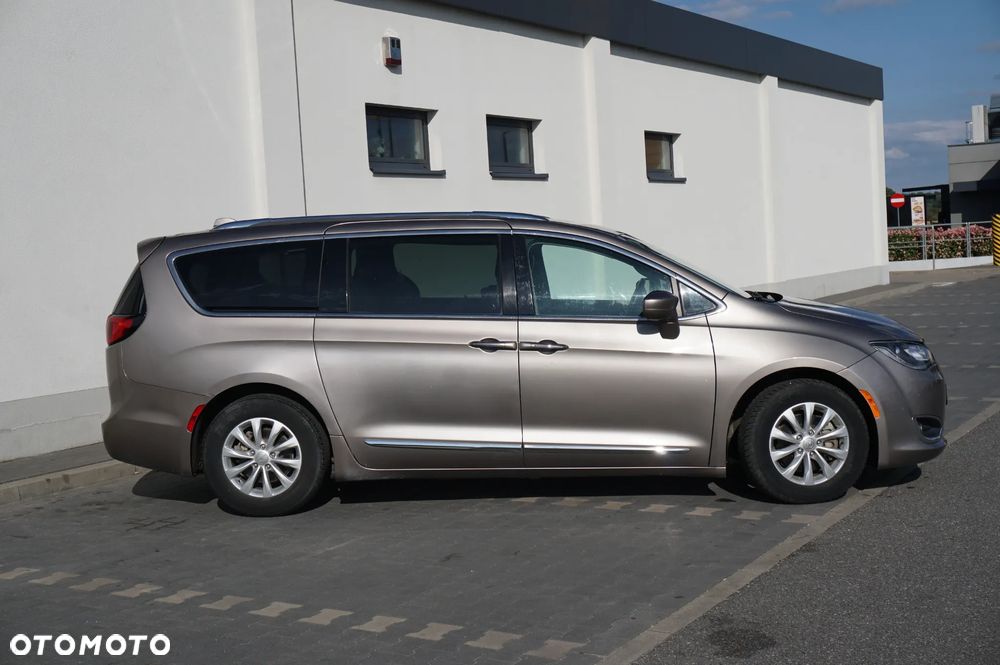 Chrysler Pacifica - 3