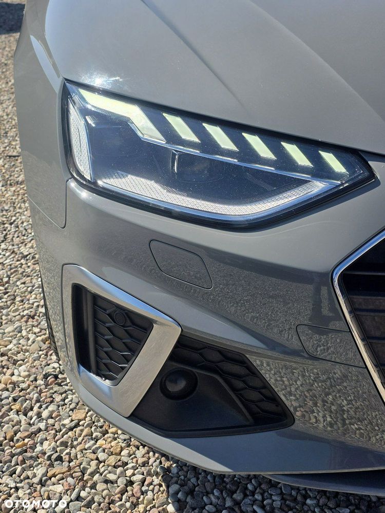 Audi A4 Avant 30 TDI S tronic S line - 2