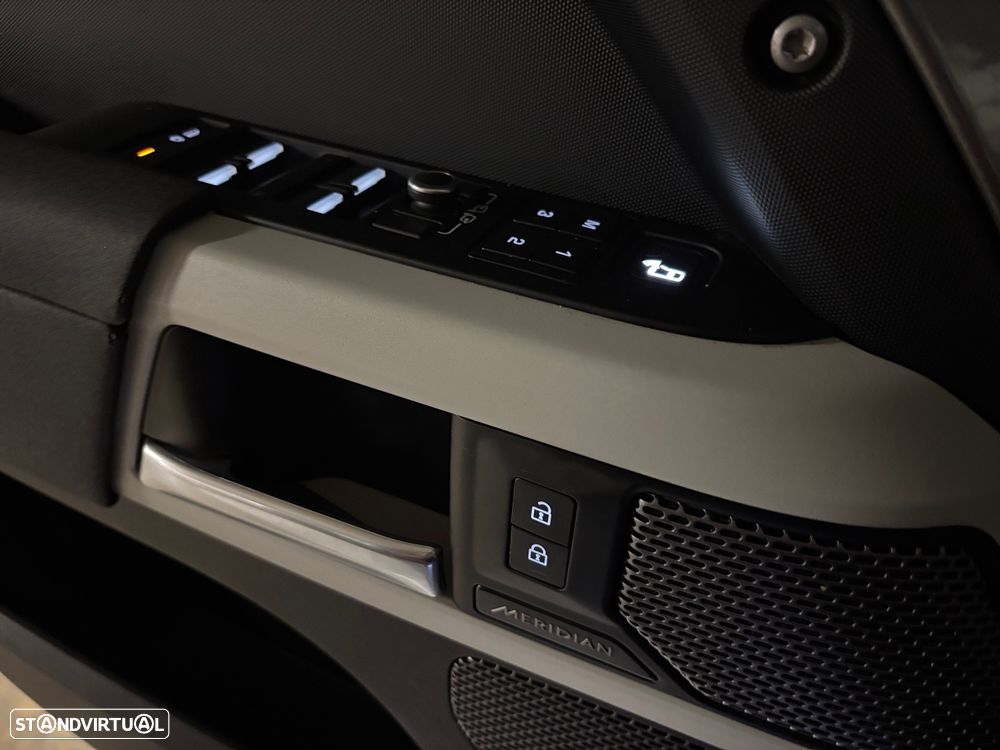 Land Rover Defender 110 P400e XS Edition - 12