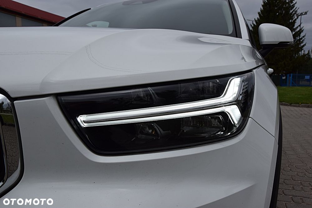 Volvo XC 40 T3 Geartronic Momentum Pro - 24