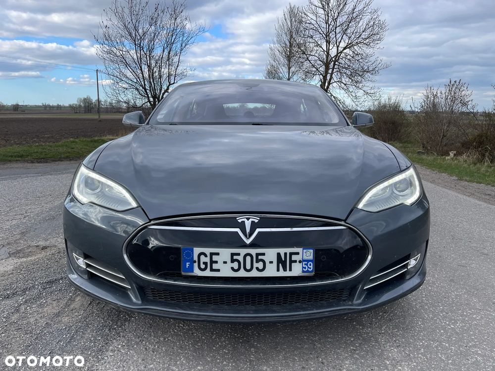 Tesla Model S - 23