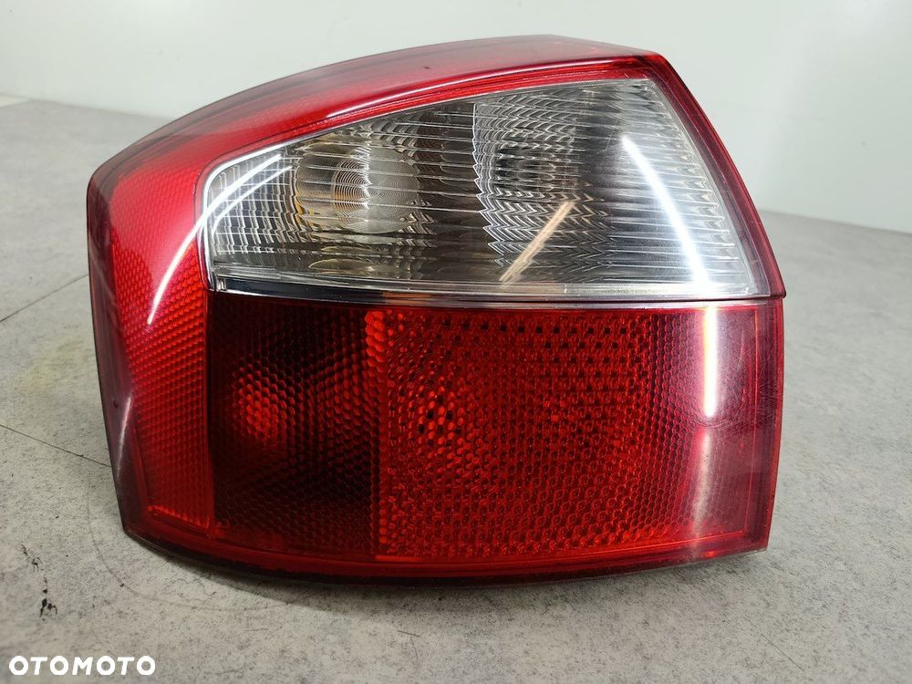 LAMPA TYLNA LEWA AUDI A4 B6 8E0945095 SEDAN - 1