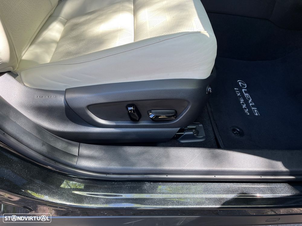 Lexus UX 300e Executive Line - 32