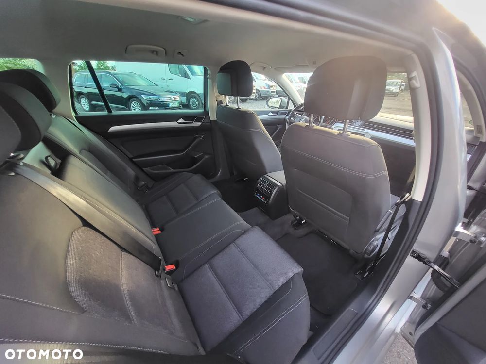 Volkswagen Passat 2.0 TDI SCR Trendline DSG - 11