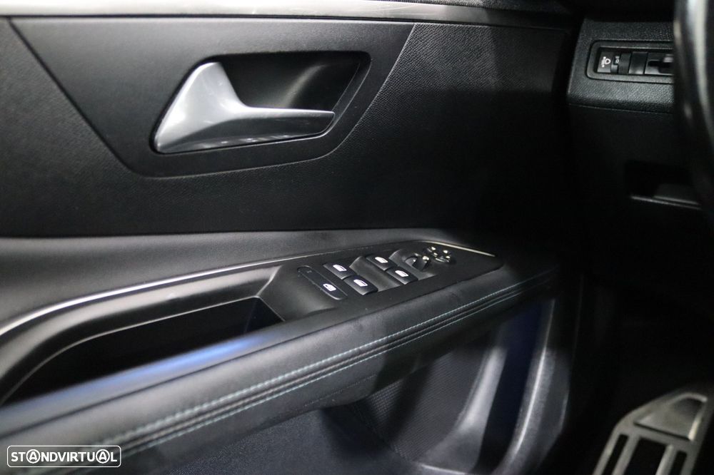 Peugeot 3008 PureTech 130 Stop & Start GPF EAT8 Crossway - 10