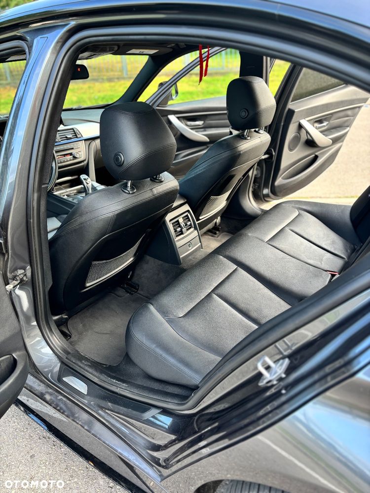 BMW Seria 3 335i - 14