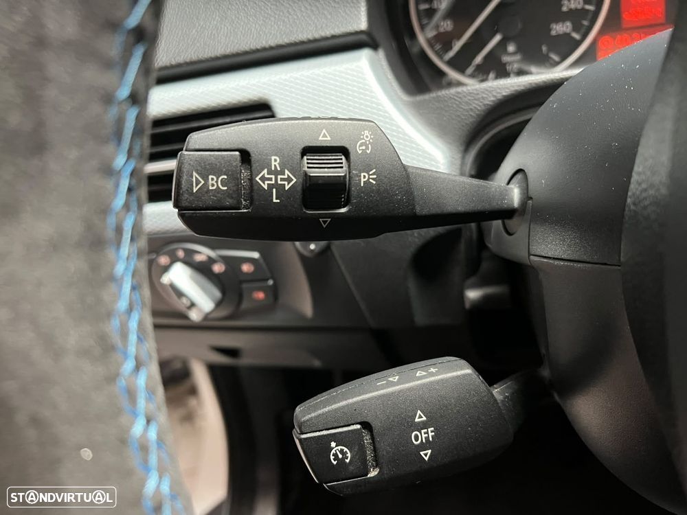 BMW 318 d Pack M - 16