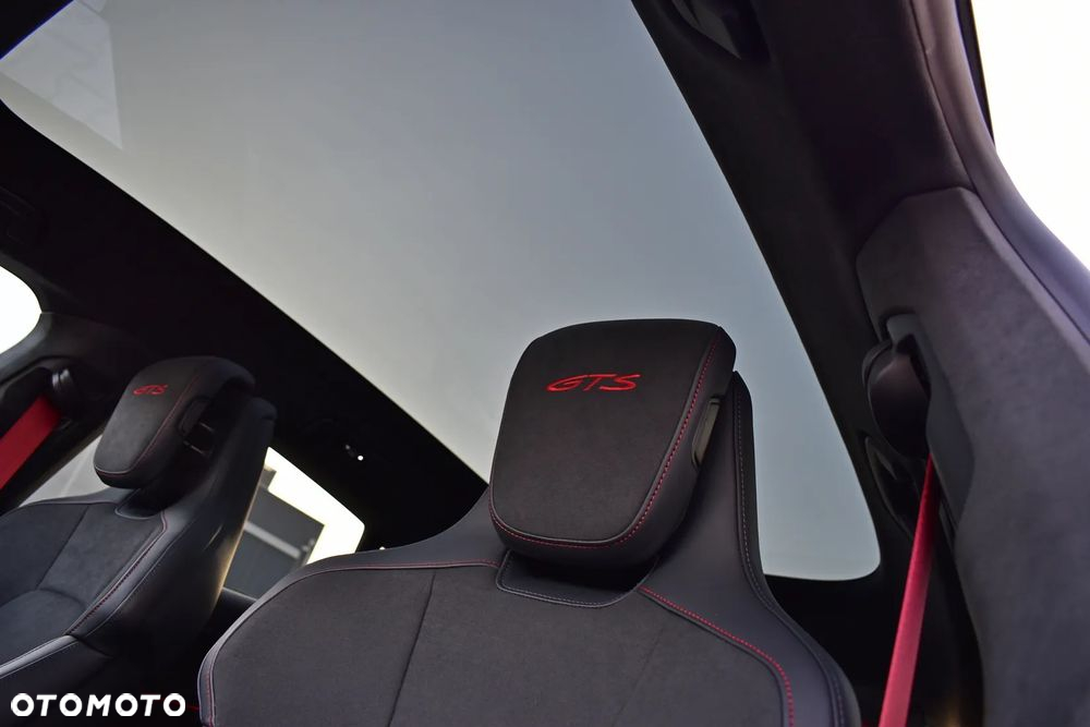 Porsche Taycan GTS Sport Turismo - 17
