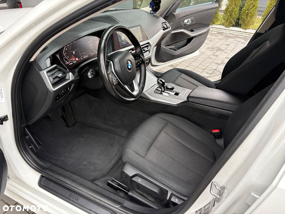 BMW Seria 3 318i - 13