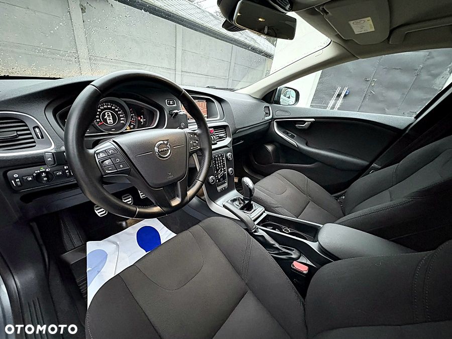 Volvo V40 D2 Momentum - 16