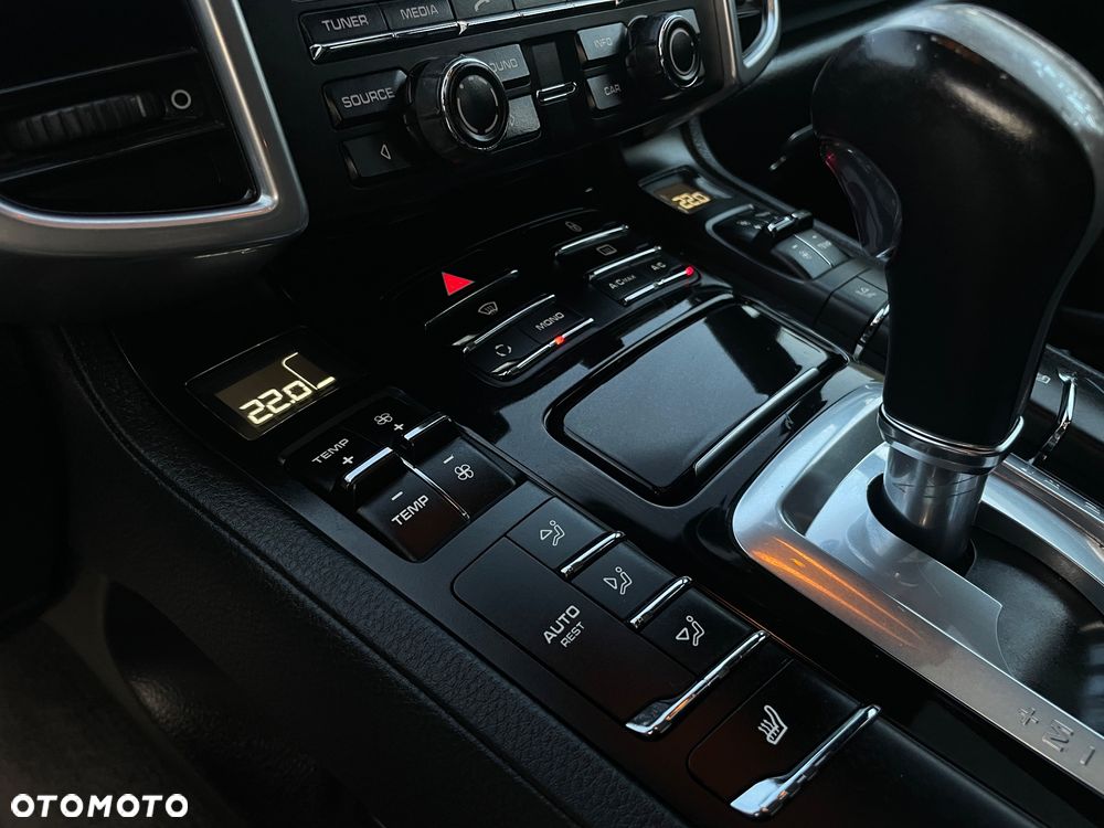 Porsche Cayenne - 16