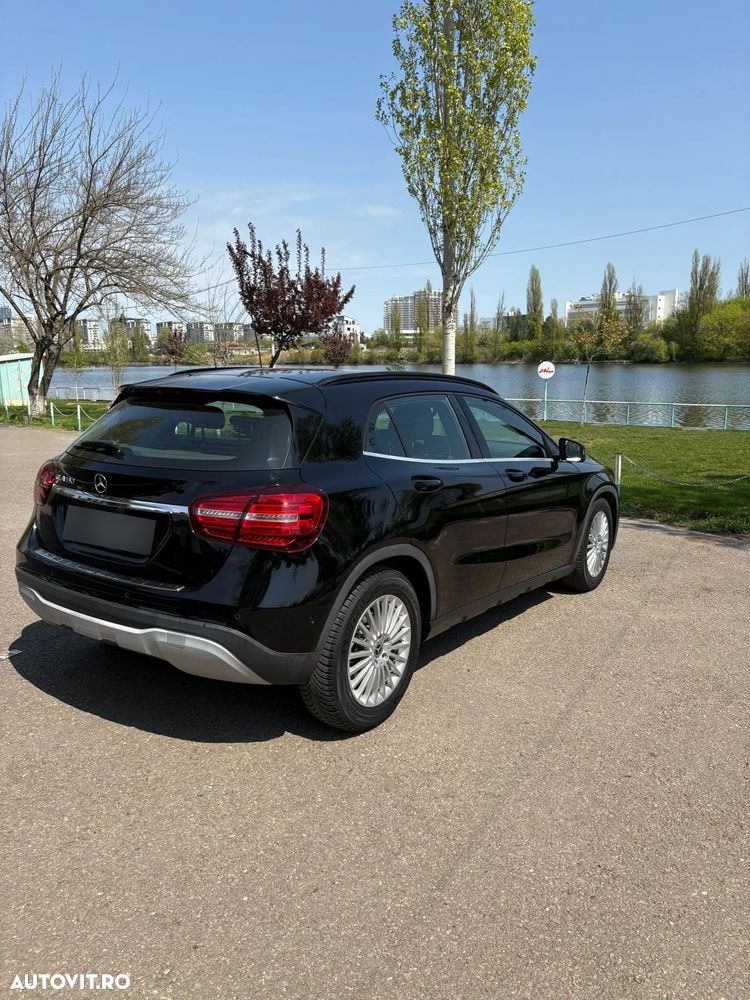 Mercedes-Benz GLA - 8