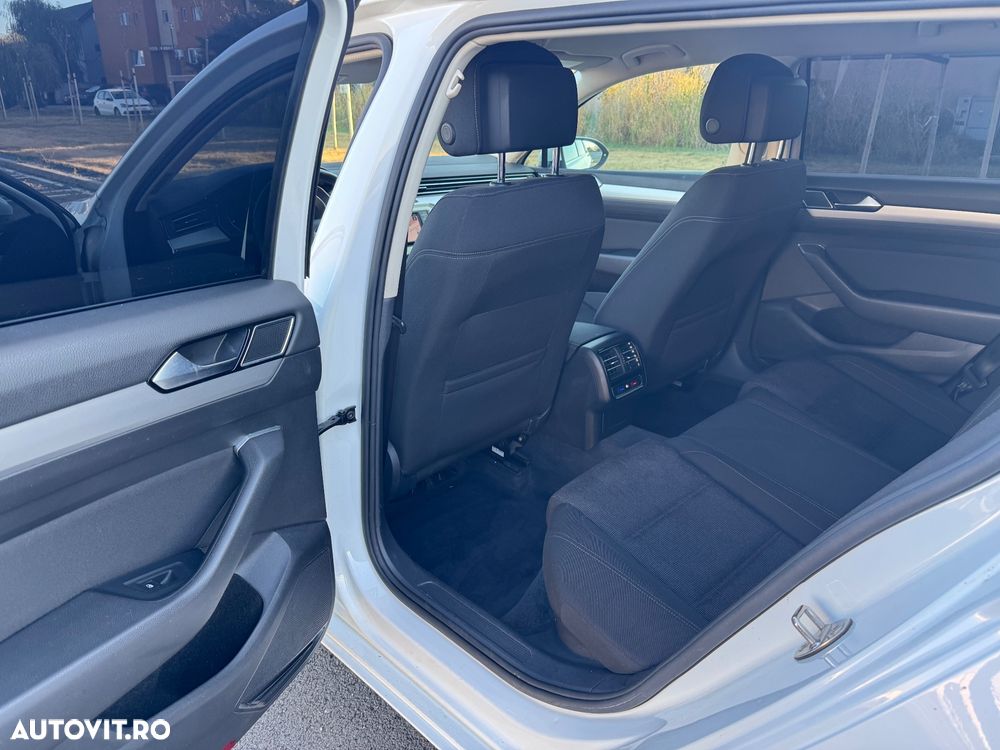 Volkswagen Passat 1.6 TDI SCR DSG - 18
