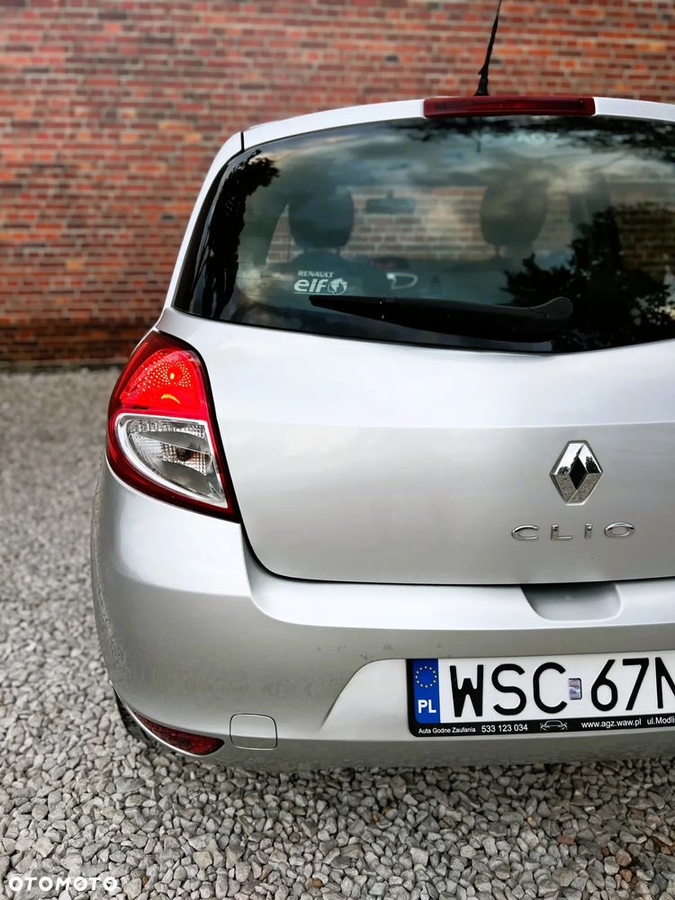 Renault Clio - 32
