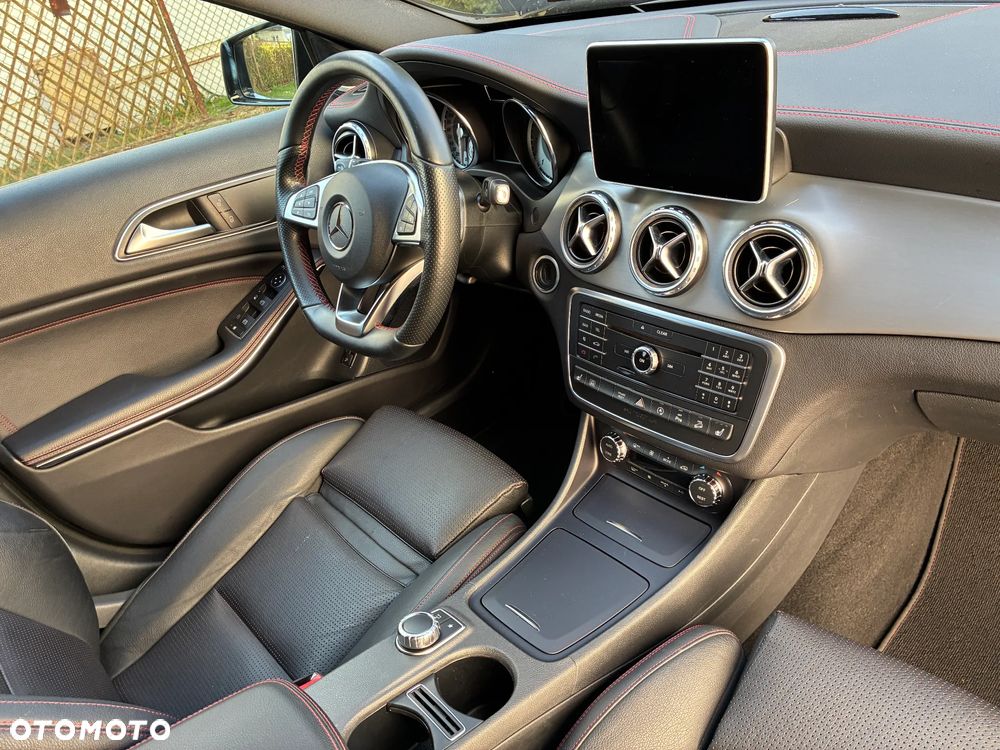 Mercedes-Benz GLA 220 d 4Matic 7G-DCT AMG Line - 28