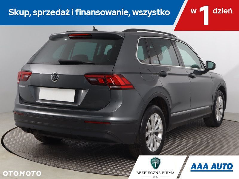 Volkswagen Tiguan - 6