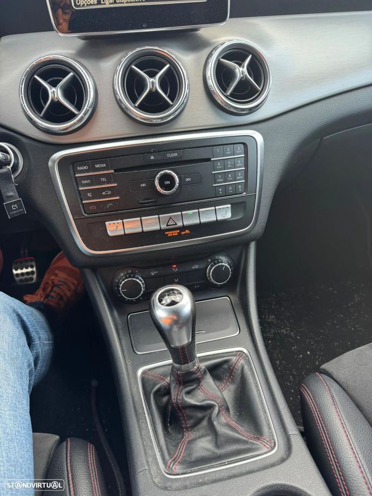 Mercedes-Benz CLA 180 d Shooting Brake AMG Line - 17