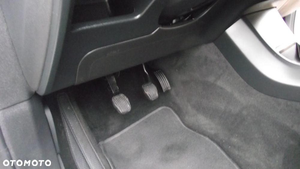 Volvo V40 T2 Kinetic - 26