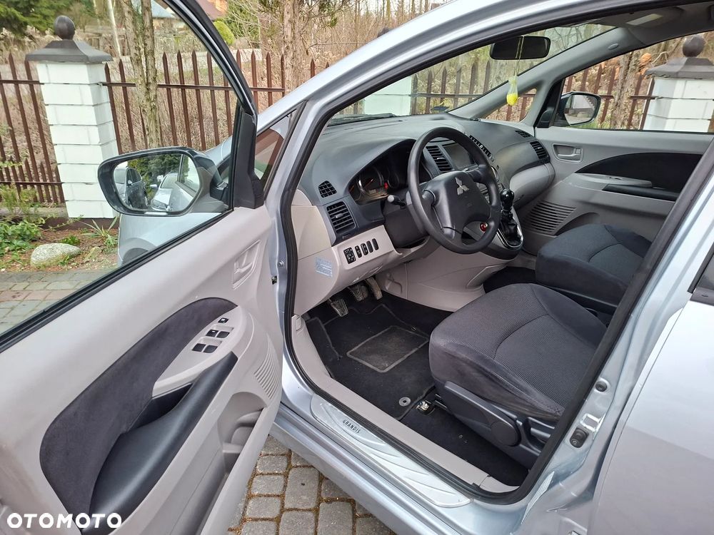Mitsubishi Grandis 2.0 DI-D 7-Sitzer Intense - 12