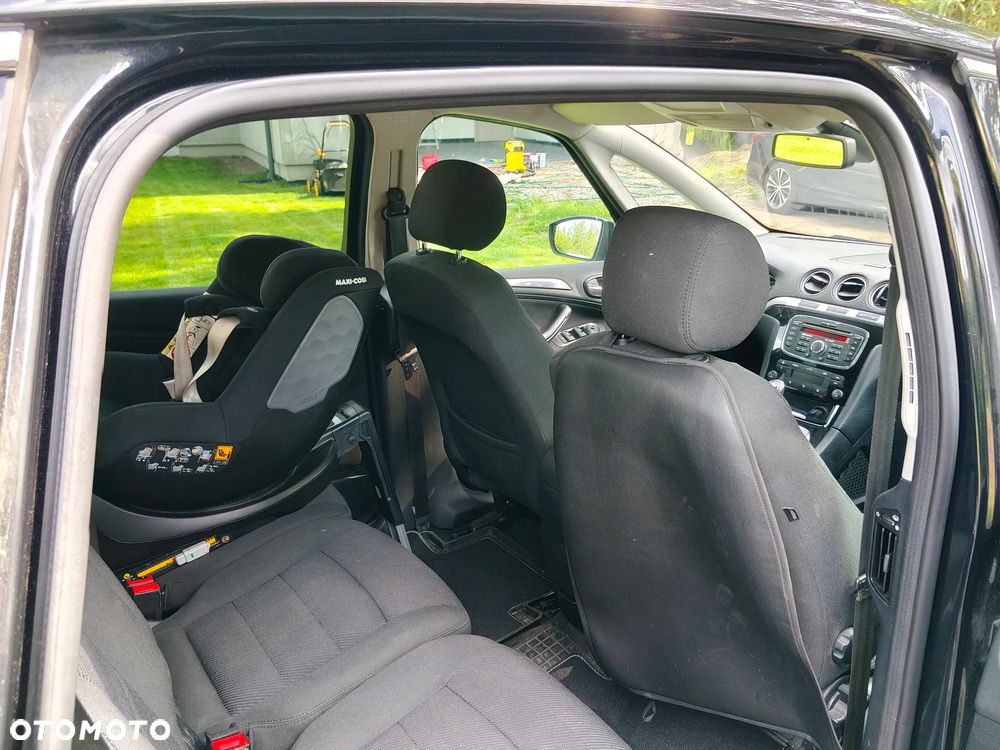 Ford S-Max - 12