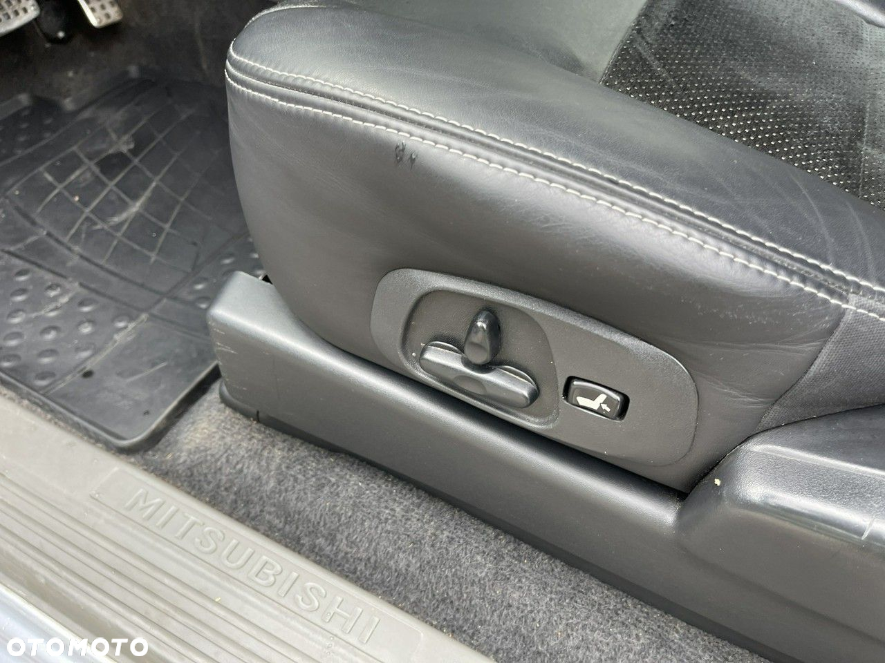 Mitsubishi Pajero - 23