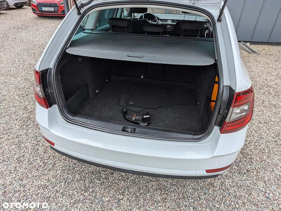 Skoda Octavia Combi 1.6 TDI DSG Style - 32