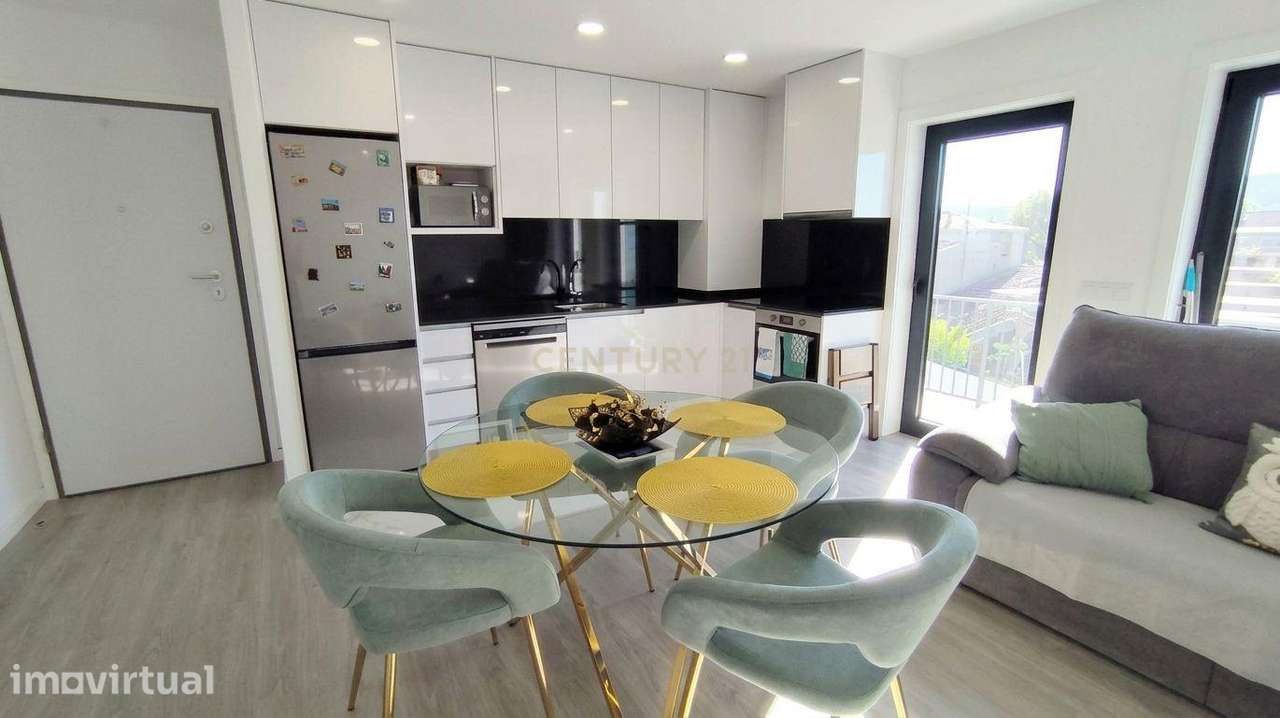 Apartamento T2 com Varanda, Garagem e Excelente Exposição Solar - Grande imagem: 2/15