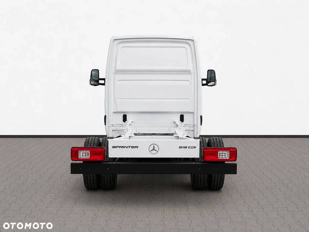 Mercedes-Benz Sprinter - 4