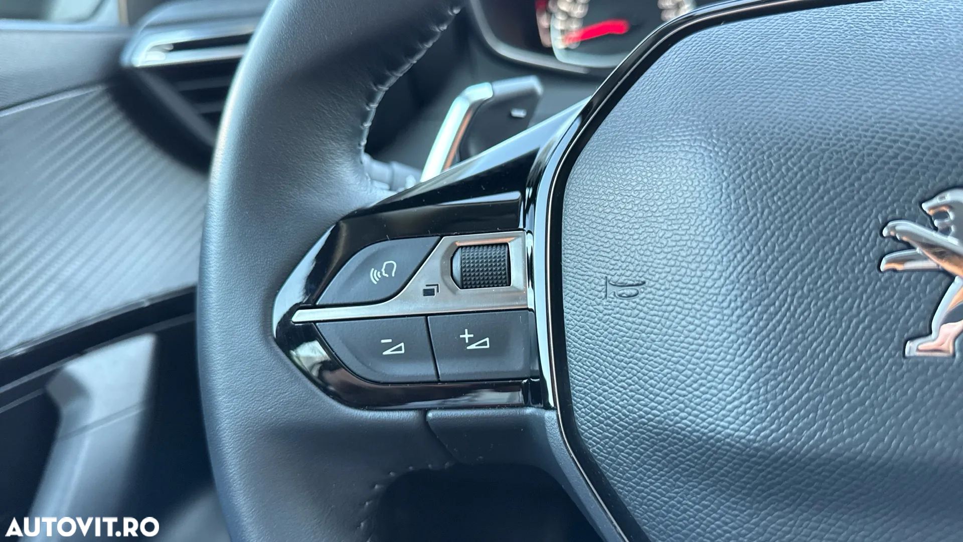 Peugeot 2008 1.5 BlueHDI STT EAT8 Allure - 26