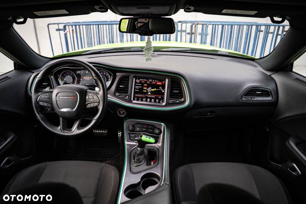 Dodge Challenger - 21