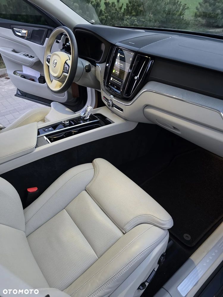 Volvo XC 60 B5 B AWD Plus Bright - 11