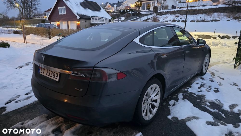 Tesla Model S - 5