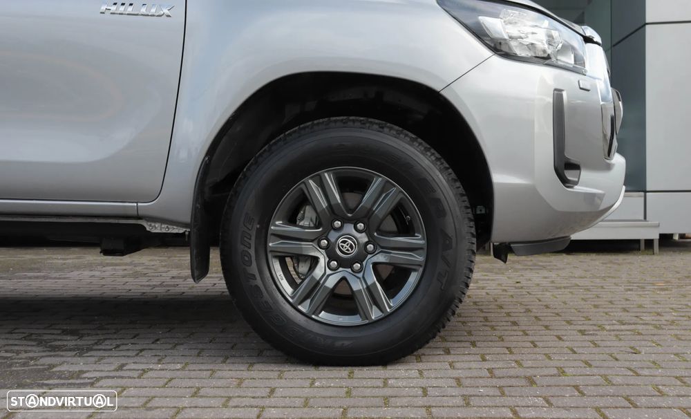 Toyota Hilux 2.4 D-4D 4WD CD CH Aut. - 6