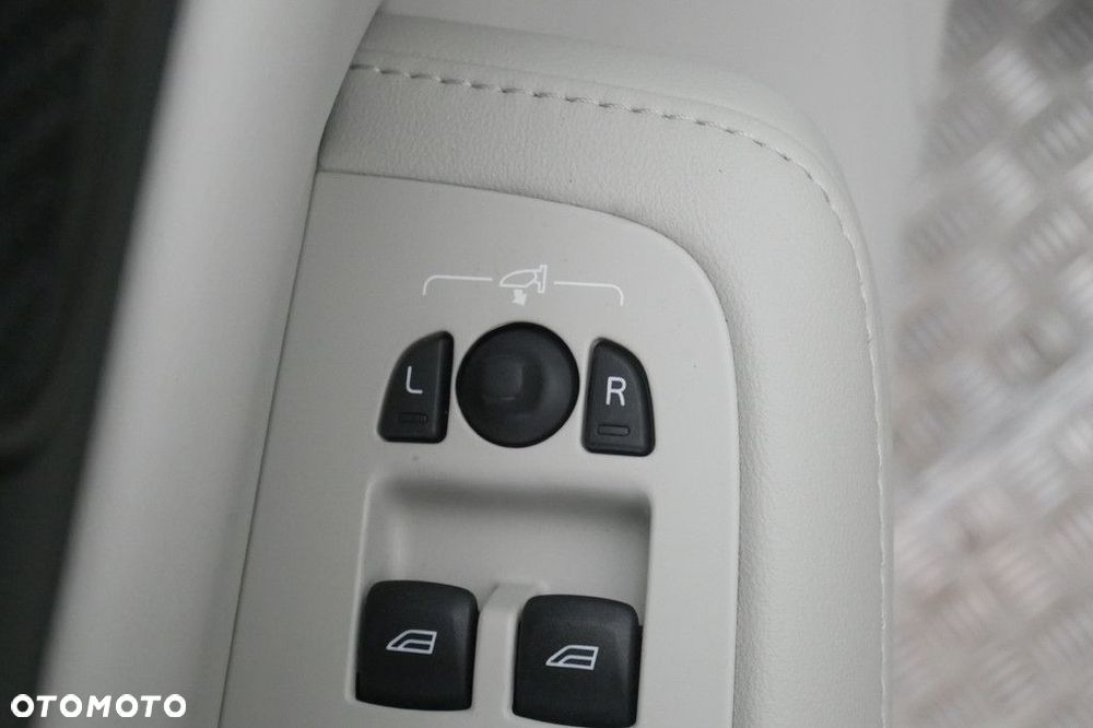 Volvo V60 Cross Country - 33
