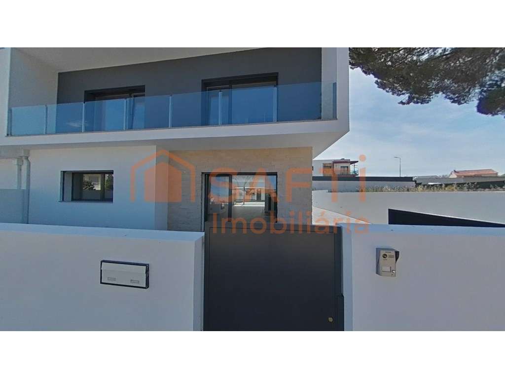 Moradia T4 com garagem na Urbanização do Bonito, Entroncamento, San... - Grande imagem: 3/45