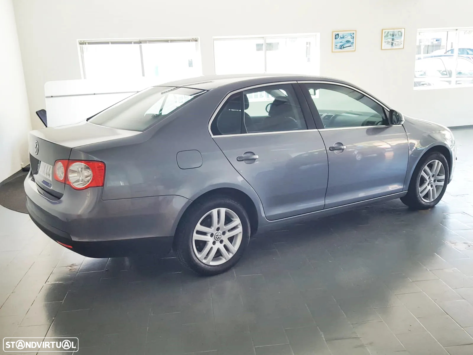 VW Jetta 1.6 TDi Confortline - 6