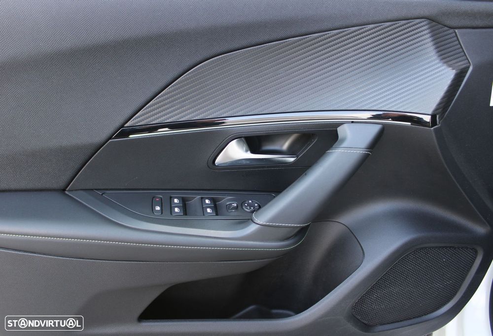 Peugeot 2008 1.2 PureTech GT EAT8 - 16