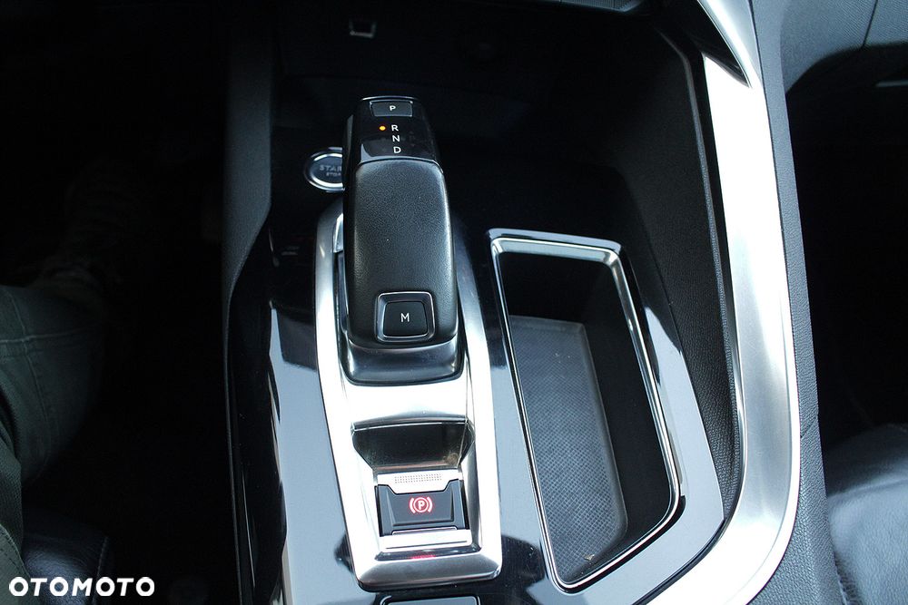 Peugeot 5008 THP 165 EAT6 Allure - 16