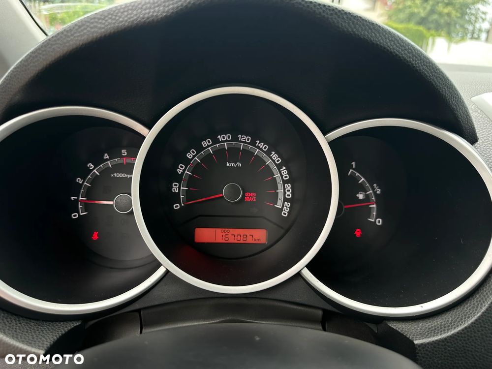 Kia Venga - 14