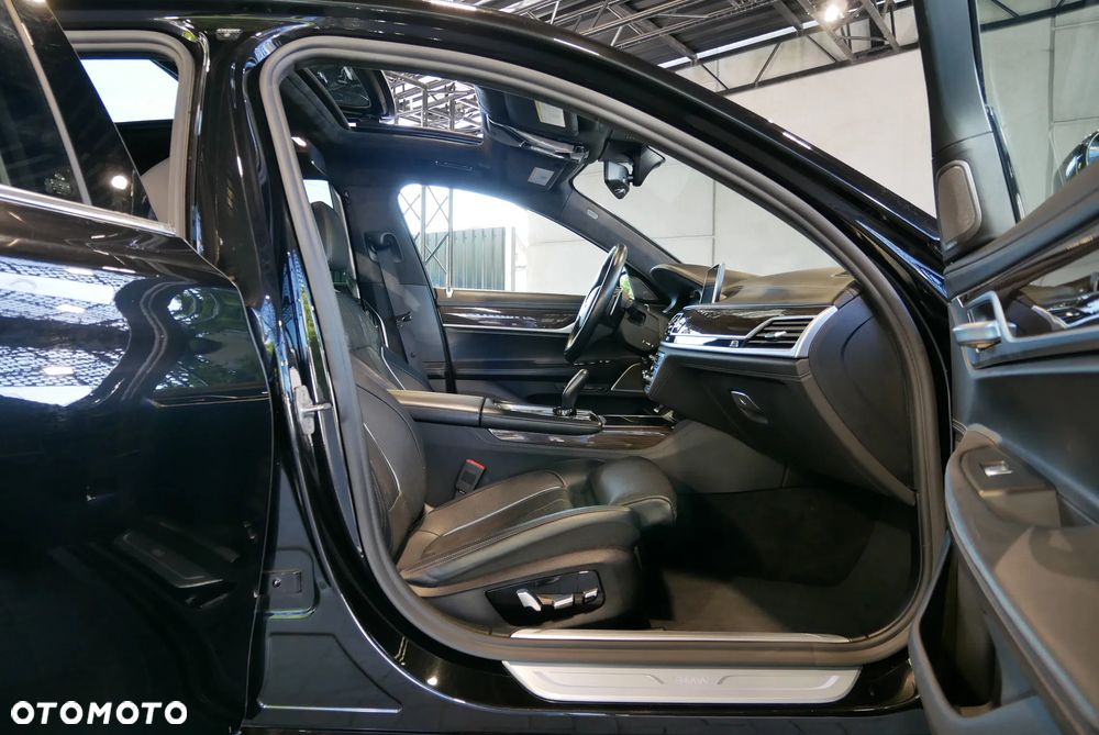 BMW Seria 7 750Li xDrive - 9