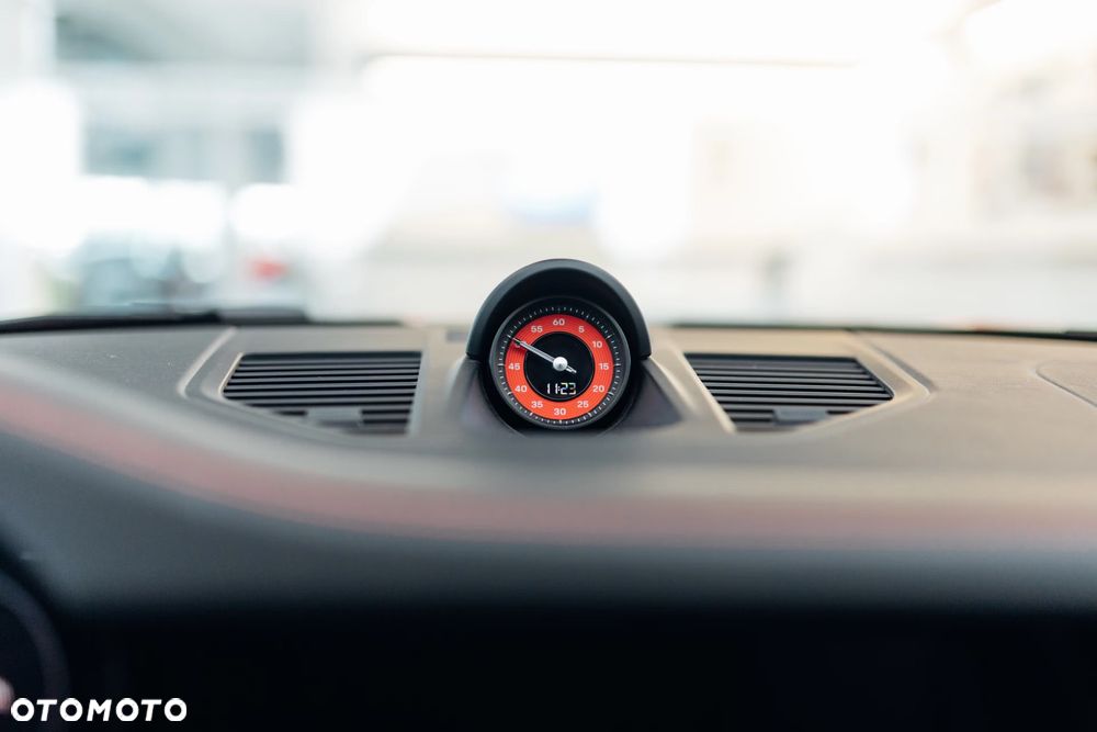 Porsche 911 Carrera 4S - 14