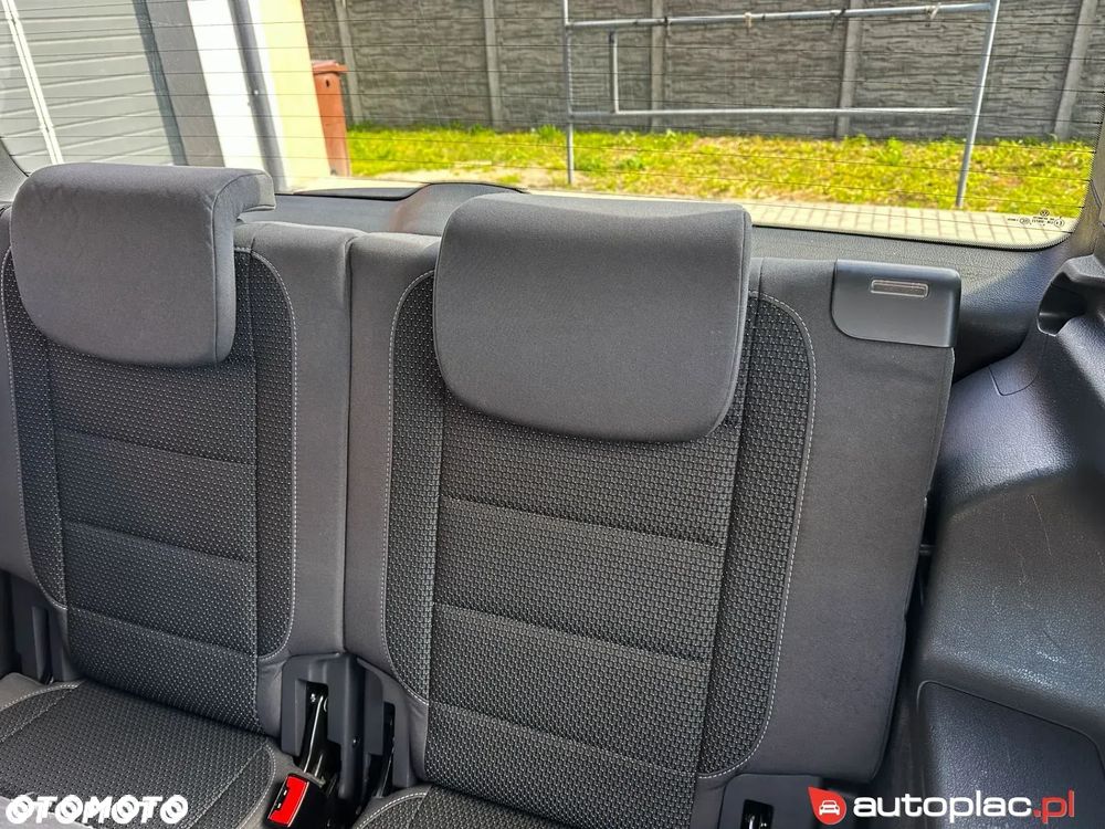 Volkswagen Touran - 24